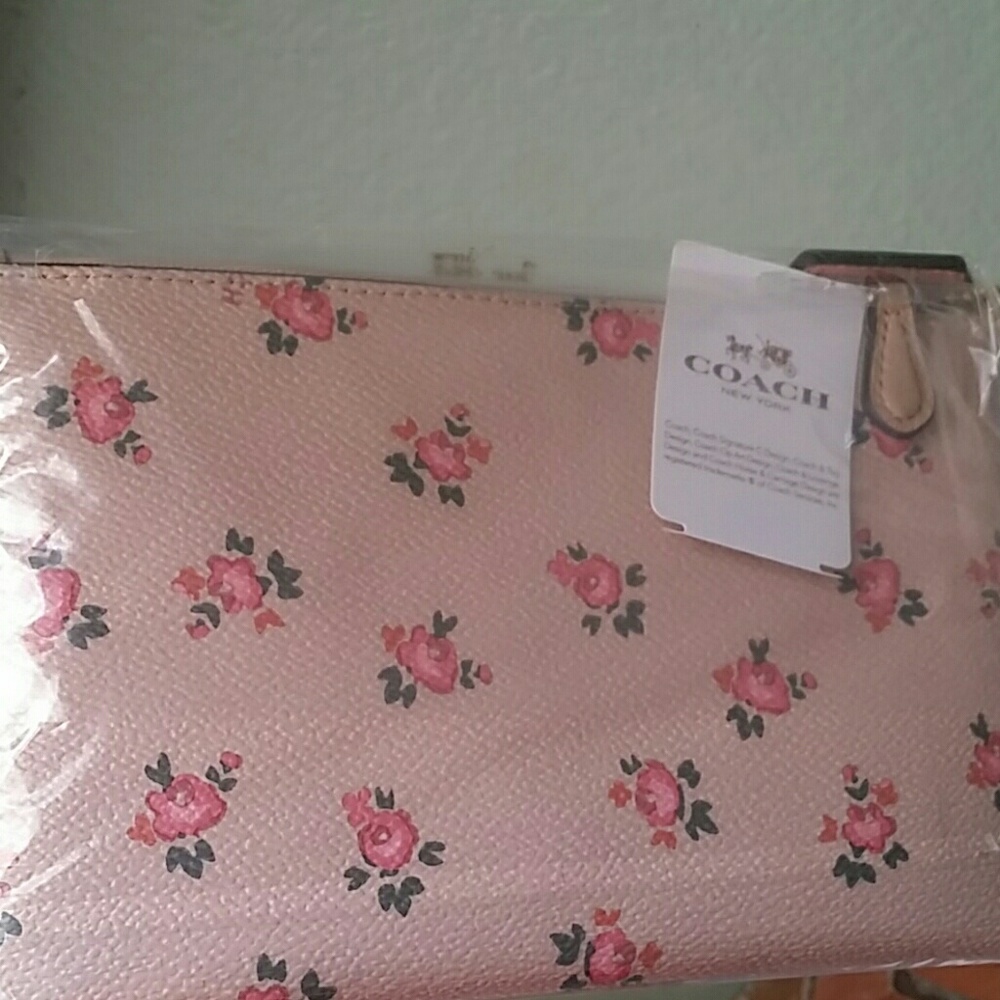 🌷COACH FLORAL BLOOM WRISTLET🌷🌷 - Picture 7 of 7